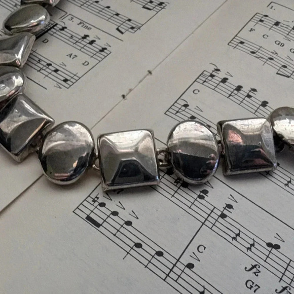 Elegant Silver Bracelet - Picture 6 of 7